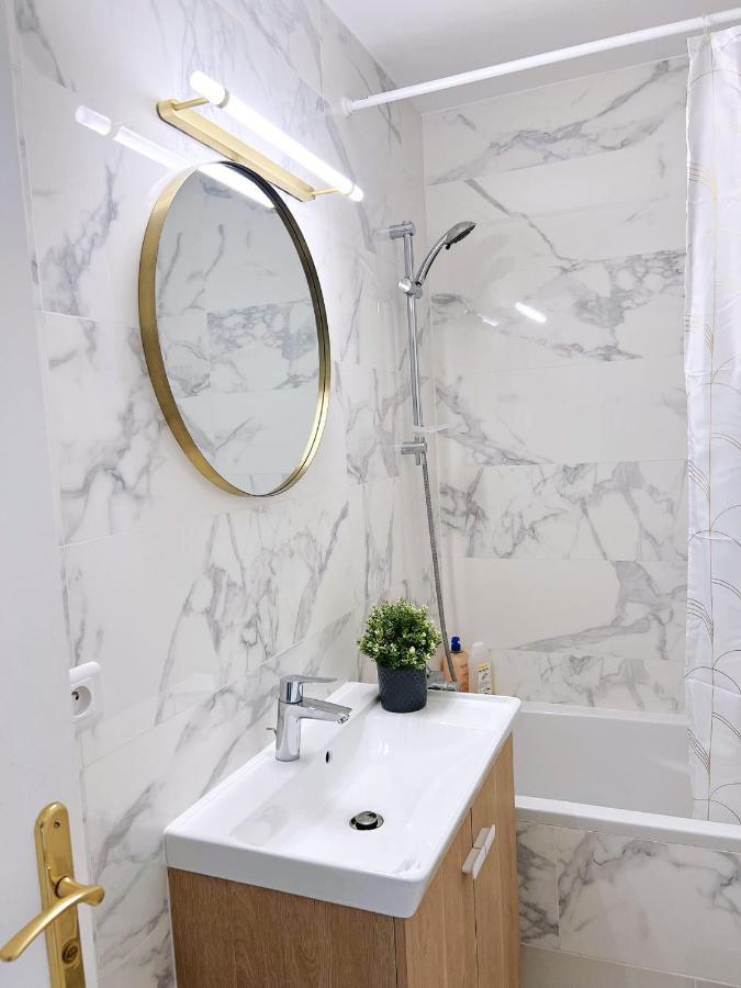 Apartment Near Subway And Supermarket Parigi Esterno foto